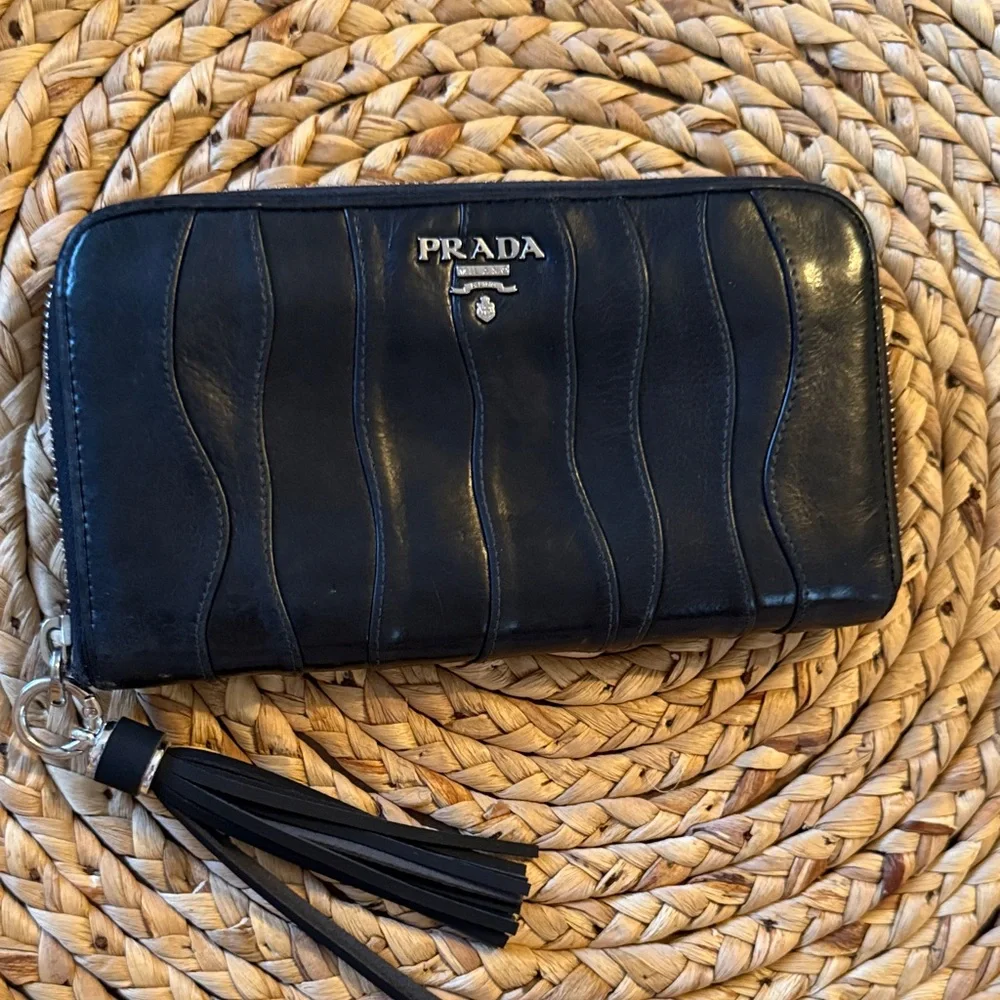PRADA Tessuto Nappa Waves Ardesia Mordoré Continental Zip With Tassel Pull - Picture 1 of 12